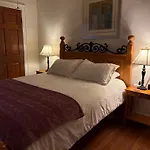 Seattle-Queen Anne-- 7 Bedroom 3 Ba--One Block To Spu